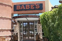 babe's bar and grill dog friendly restaurant in indian wells, pet friendly restaurant in the palm desert